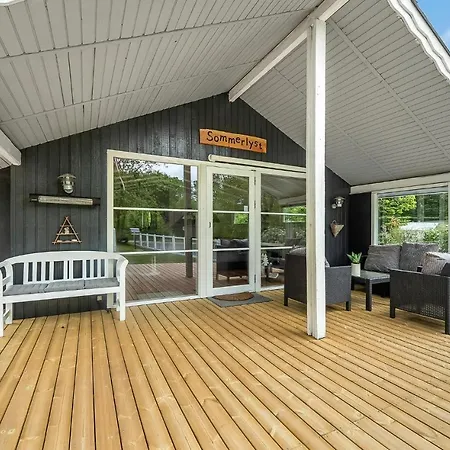 Three-bedroom In Semesterbostad *